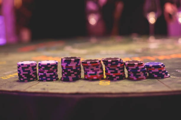 Diamond Empire game variants: baccarat, blackjack, and Dragon Tiger table layouts